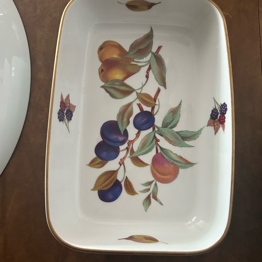 Evesham Vale Royal Winchester White and Gold Elegant Serveware Dish